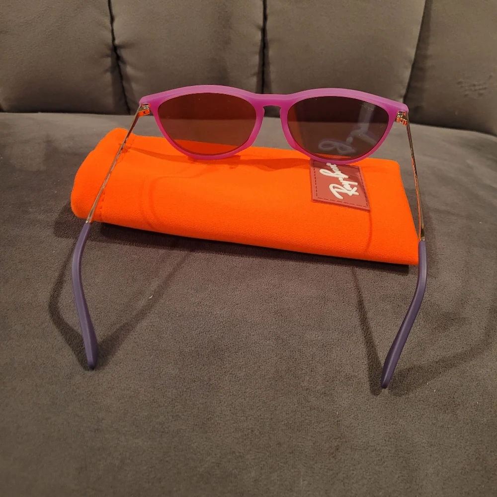 NWT Ray-Ban RJ9060SF Kids PURPLE Sunglasses with blue pouch